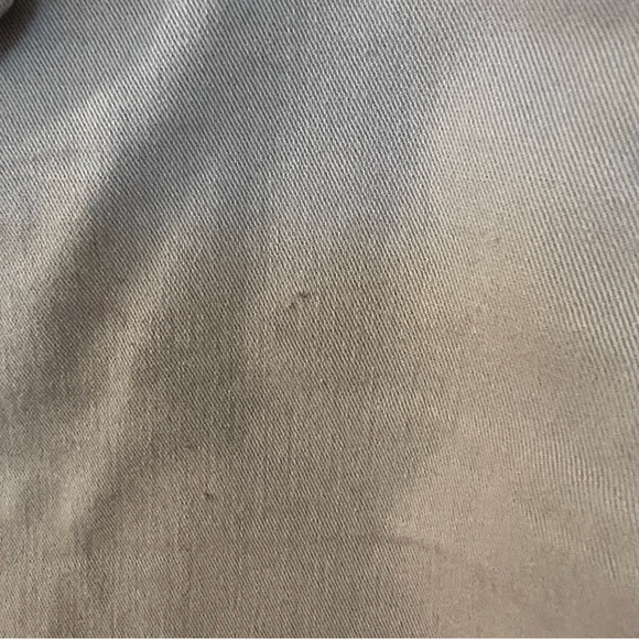 Grey Short Shorts - American Eagle (Size 2 shorts) 🐭 - Picture 4 of 14